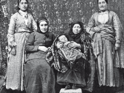 Lynch_Armenia_Five_generations.png